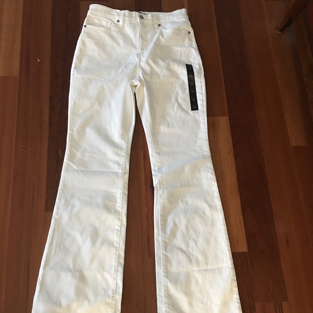 NWT Banana Republic Sz 8 Reg bootcut white/off white jeans. Mildly distressed